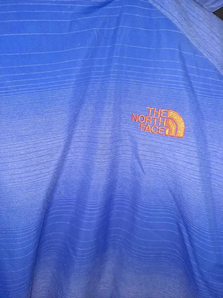 THe North Face‎ 2 Tone Blue and Red Coat with Inside Pockets Size Small